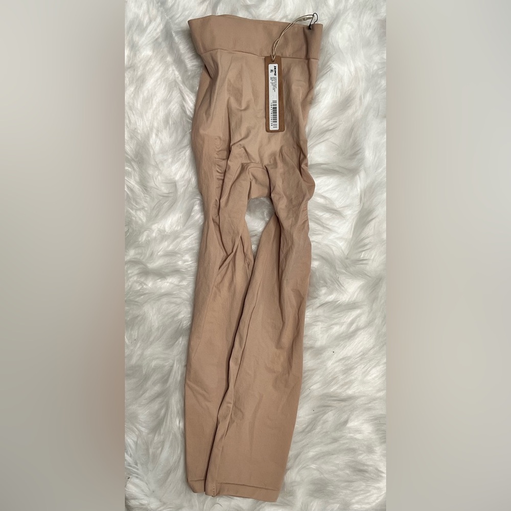 Skims Seamless Sculpt Cropped High -Rise Short/ Sz S/ Nude